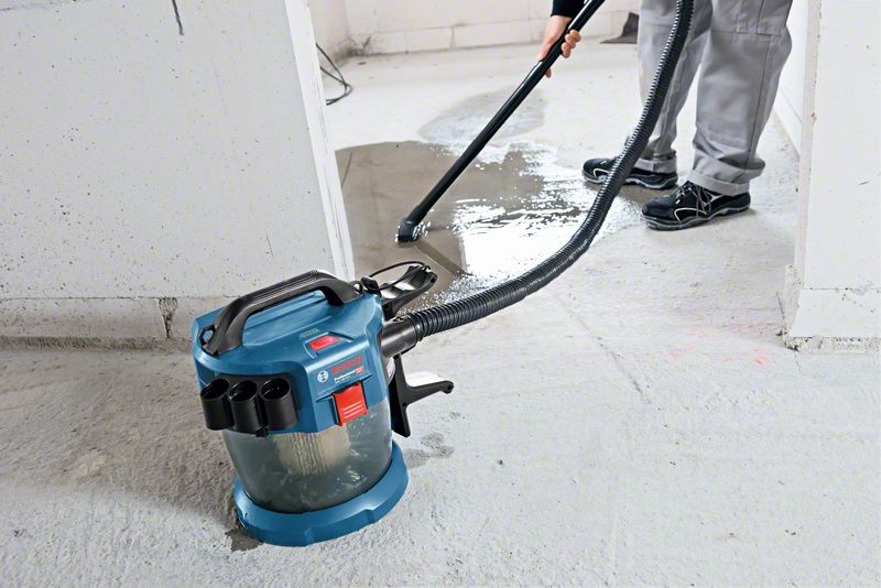 Новый аккумуляторный пылесос Бош, собирающий жидкость GAS18V_10L_Wasser_029.jpg