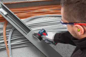 Маленькая аккумуляторная угловая шлифмашина Bosch GWS 12V-76 Professional болгарка SOLO 06019F2000 (0.601.9F2.000) БОШ